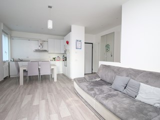 Trilocale in Vendita a Como, 330'000&euro;, 90 m², con Box