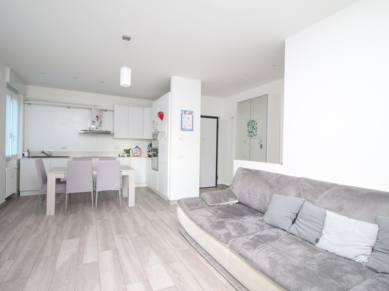 Trilocale in Vendita a Como, 330'000&euro;, 90 m², con Box