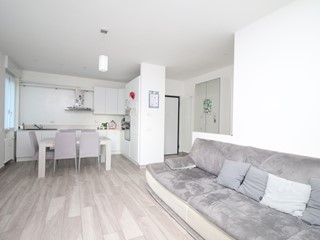 Trilocale in Vendita a Como, 330'000&euro;, 90 m², con Box