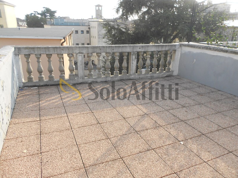 Trilocale in Affitto a Padova, zona Questura, 1'250&euro;, 75 m², arredato