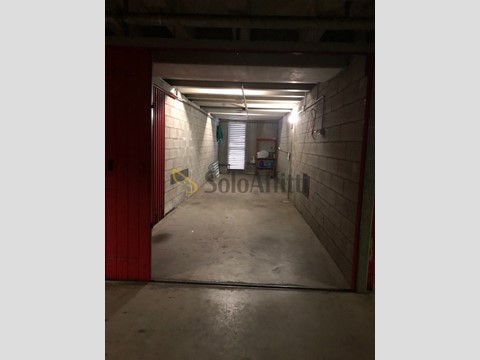 Box in Affitto a Trieste, zona Via Battisti, 300&euro;, 25 m²
