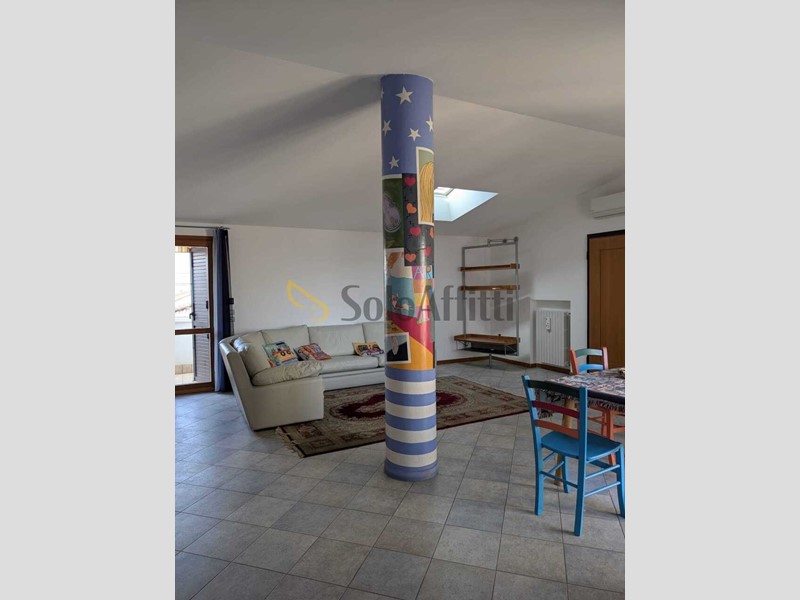 Appartamento in Affitto a Rimini, 1'400&euro;, 145 m²