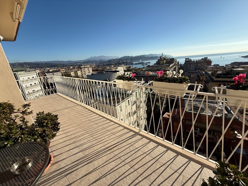 Appartamento in Vendita a La Spezia, zona Centro cittÃ, 160 m²