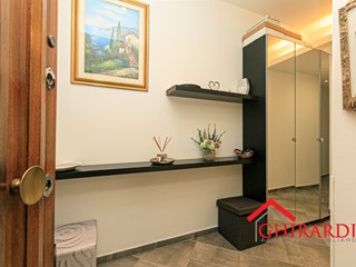 Appartamento in Vendita a Genova, zona Sestri Ponente, 205'000&euro;, 115 m²