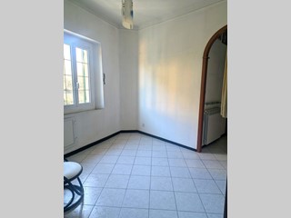 Appartamento in Vendita a Genova, 65'000&euro;, 82 m²