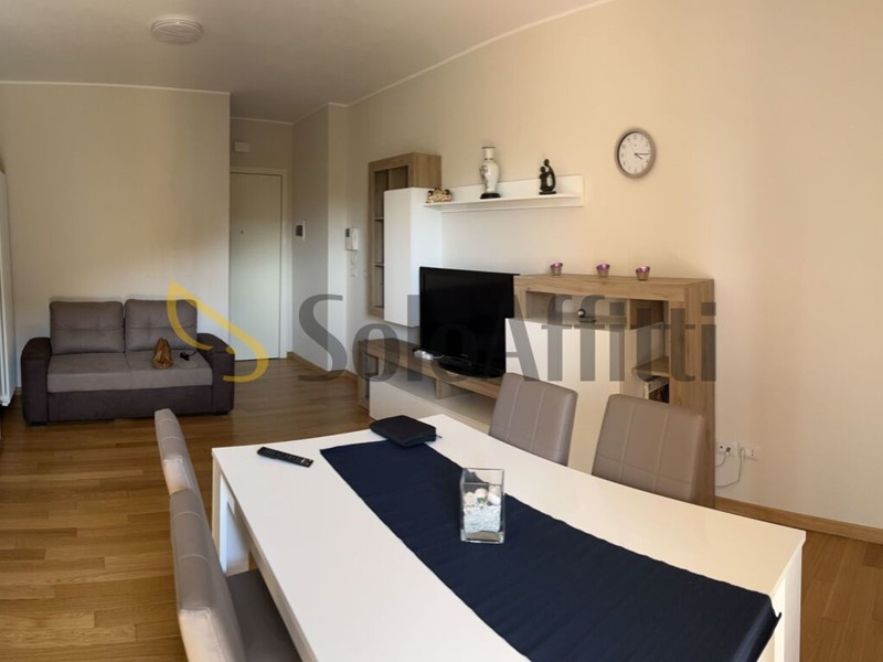 Trilocale in Affitto a Miglianico, zona Contrada Cerreto, 750&euro;, 100 m², arredato