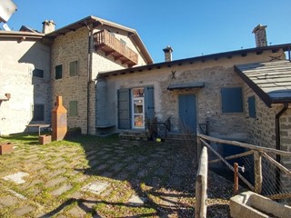 Casa Semi Indipendente in Vendita a Fanano, zona Canevare, 245'000&euro;, 142 m², arredato, con Box