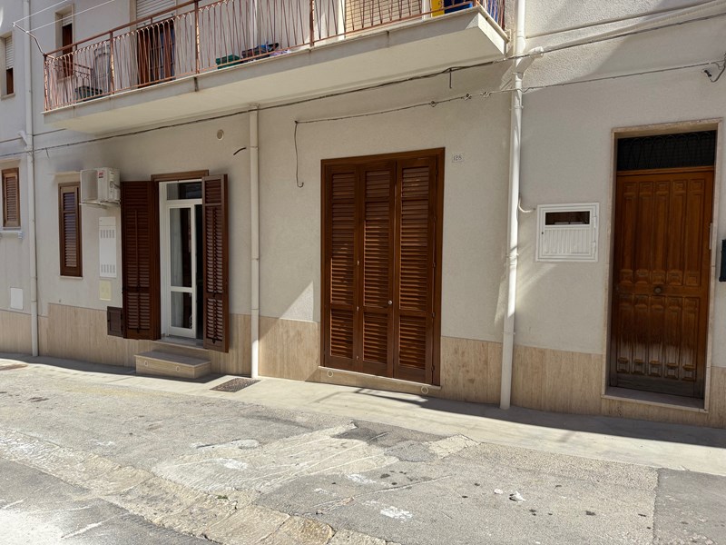 Appartamento in Vendita a Castellammare del Golfo, zona Via Cascio, 189'000&euro;, arredato