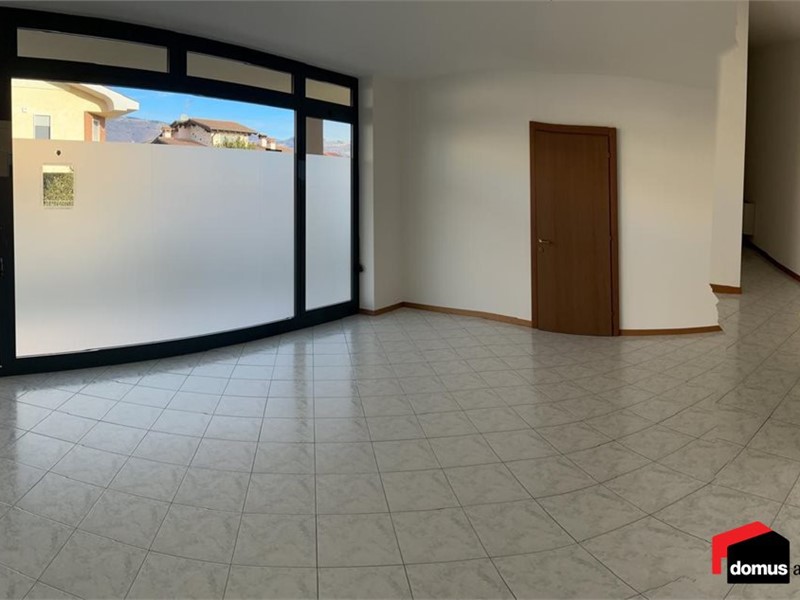 Negozio in Affitto a Zugliano, 500&euro;, 60 m²