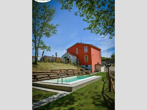 Casale in Vendita a Licciana Nardi, 259'000&euro;, 260 m²