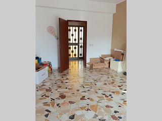 Appartamento in Vendita a Messina, 69'000&euro;, 110 m²