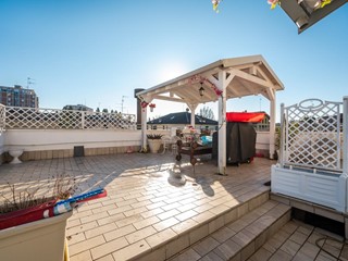 Appartamento in Vendita a Reggio Emilia, zona Ospizio, 250'000&euro;, 150 m²