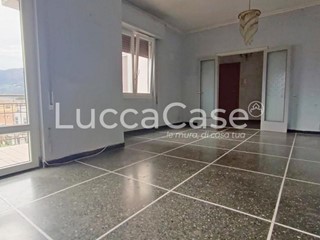Appartamento in Vendita a Lucca, zona Sant'Anna, 195'000&euro;, 130 m²