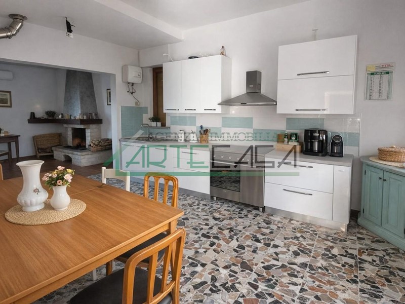 Casa Indipendente in Vendita a Cascina, zona Arnaccio, 270'000&euro;, 115 m², con Box
