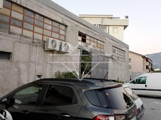 Capannone in Vendita a Carrara, zona Avenza, 84'000&euro;, 80 m²