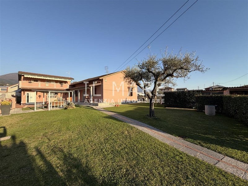 Casa Indipendente in Vendita a Massa, zona Alteta, 480'000&euro;, 220 m²