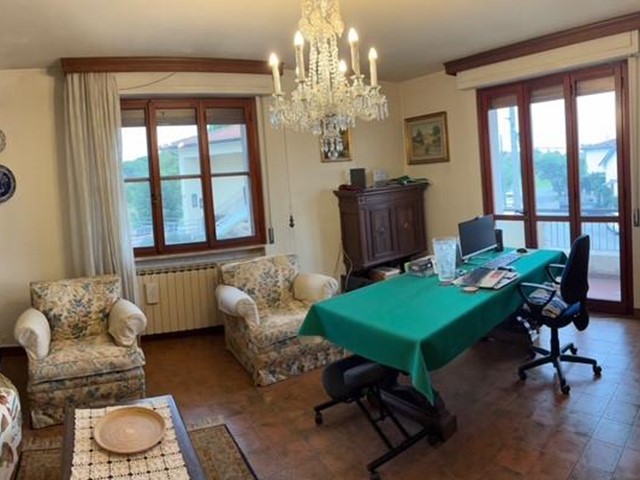 Appartamento in Vendita a Pisa, 240'000&euro;, 140 m², con Box