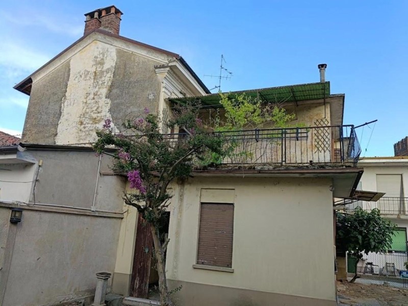 Appartamento in Vendita a Rosasco, 36'731&euro;, 174 m²