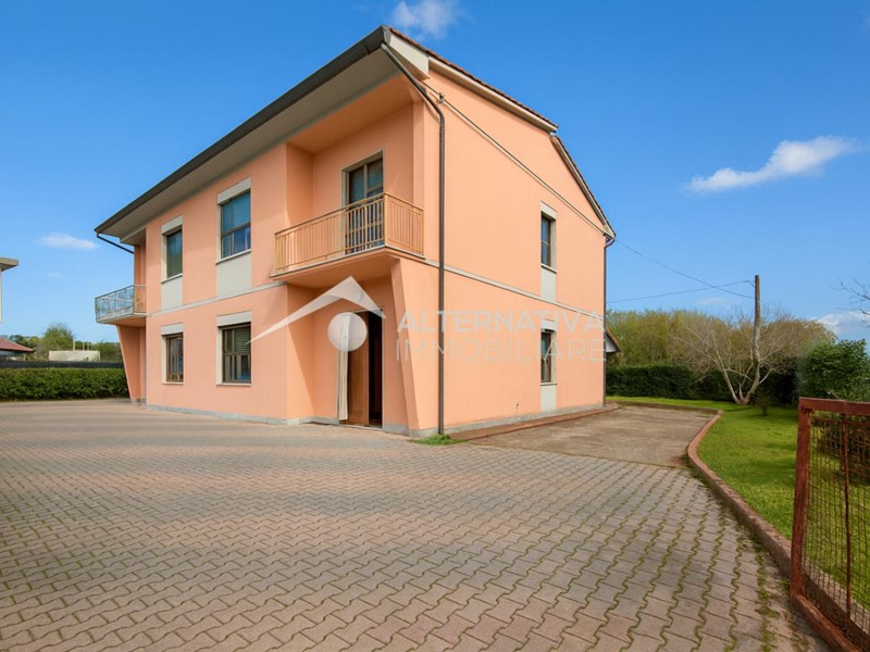 Casa Semi Indipendente in Vendita a Bientina, 230'000&euro;, 160 m², arredato, con Box