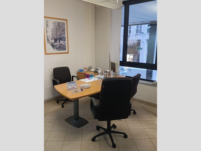 Ufficio in Vendita a Livorno, 290'000&euro;, 240 m²