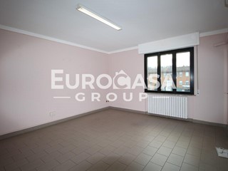 Ufficio in Affitto a Lucca, zona San Concordio Contrada, 300&euro;, 25 m²