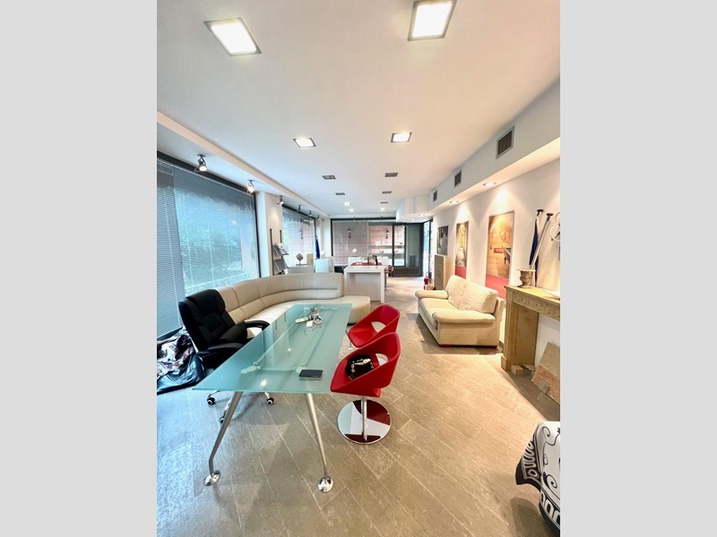 Negozio in Vendita a Pietrasanta, 250'000&euro;, 80 m²