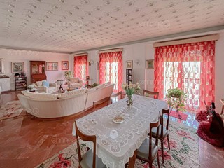 Appartamento in Vendita a Palermo, 365'000&euro;, 243 m²