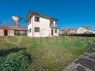 Casa Indipendente in Vendita a Roccasecca, 190'000&euro;, 204 m²