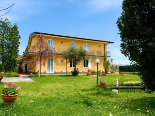 Villa in Vendita a Acireale, 430'000&euro;, 363 m²