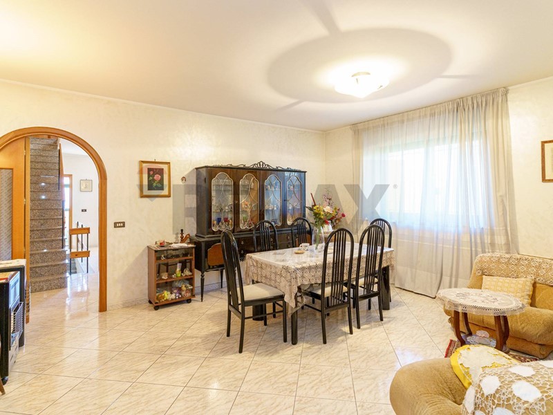 Casa Indipendente in Vendita a Catania, 257'000&euro;, 192 m²