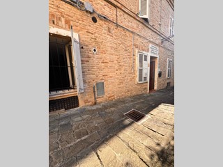 Appartamento in Vendita a Montegiorgio, 99'000&euro;, 200 m²