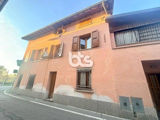 Casa Semi Indipendente in Vendita a Palosco, 200'000&euro;, 240 m²
