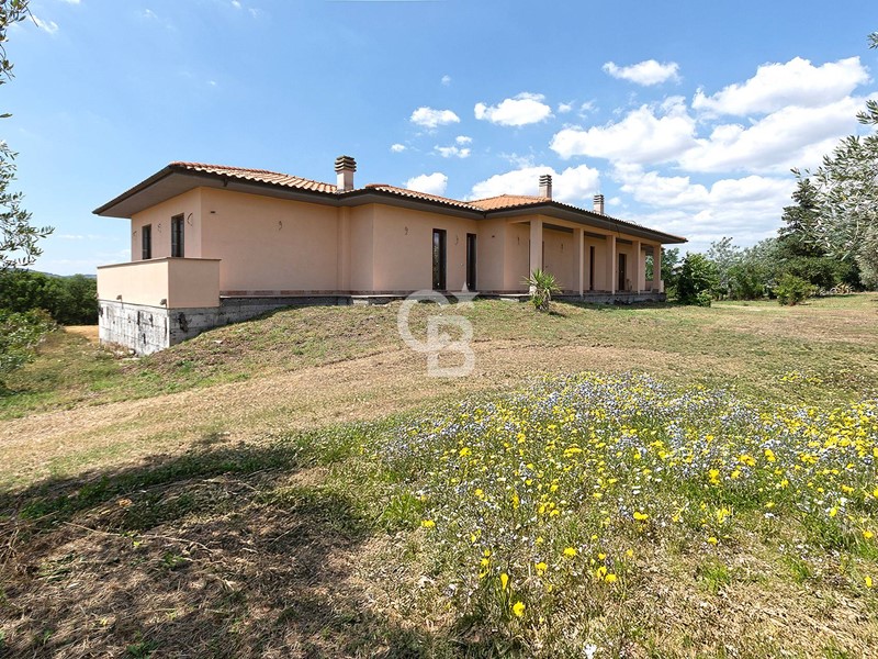 Villa in Vendita a Viterbo, 219'000&euro;, 190 m²