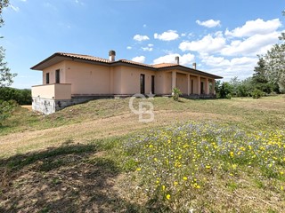Villa in Vendita a Viterbo, 219'000&euro;, 190 m²