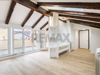 Attico in Vendita a Trieste, 299'000&euro;, 115 m²