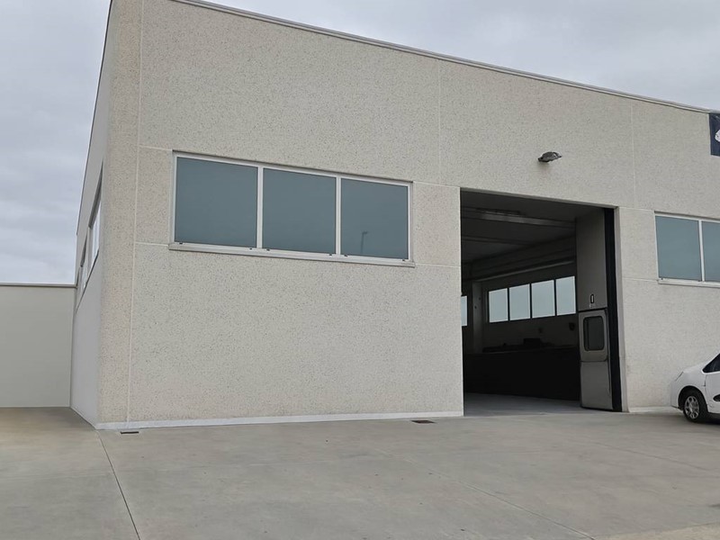 Capannone in Vendita a Sant'Omero, 259'000&euro;, 950 m²