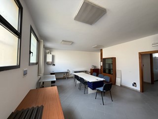 Ufficio in Affitto a Poggio Rusco, 550&euro;, 100 m²
