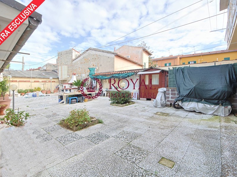 Villa in Vendita a Livorno, 280'000&euro;, 260 m²