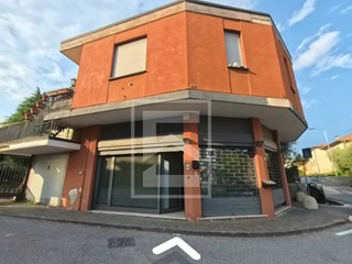 Negozio in Vendita a Salò, 105'354&euro;, 59 m²