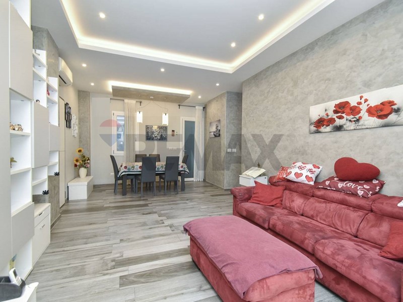 Appartamento in Vendita a Catania, 299'000&euro;, 153 m²