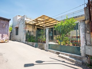 Casa Indipendente in Vendita a Aci Bonaccorsi, 125'000&euro;, 81 m²