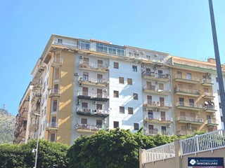 Quadrilocale in Vendita a Palermo, 220'000&euro;, 145 m²