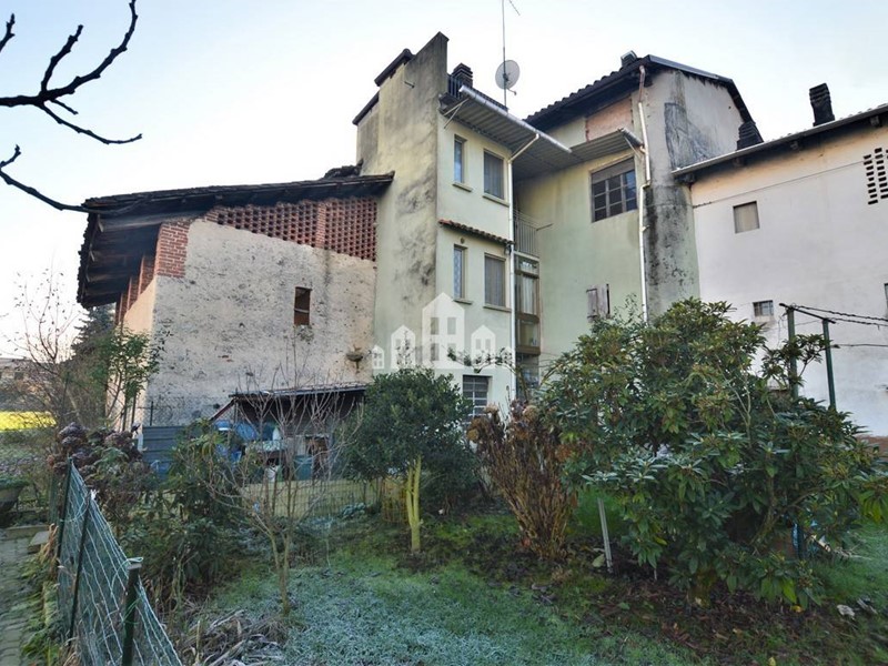 Casa Indipendente in Vendita a Castellamonte, 99'000&euro;, 152 m²