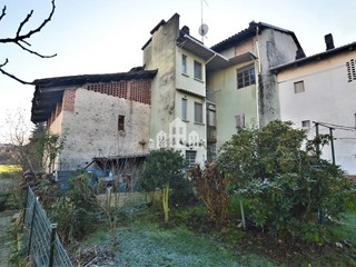 Casa Indipendente in Vendita a Castellamonte, 99'000&euro;, 152 m²