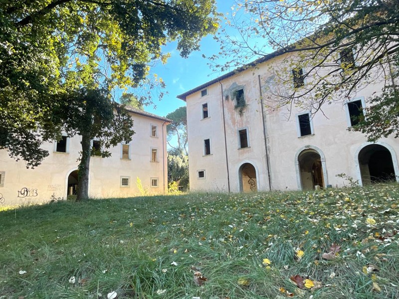Appartamento in Vendita a Ascoli Piceno, 1'700'000&euro;, 2800 m²
