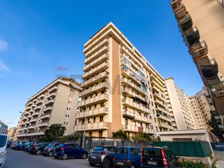 Quadrilocale in Vendita a Palermo, 185'000&euro;, 106 m²