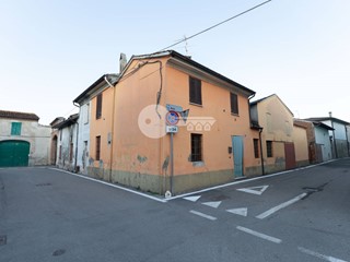 Casa Indipendente in Vendita a Gabbioneta Binanuova, 59'000&euro;, 155 m²