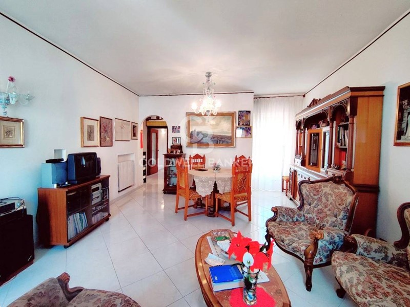 Appartamento in Vendita a Gradoli, 75'000&euro;, 130 m²