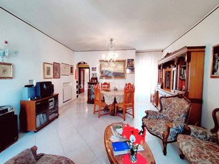 Appartamento in Vendita a Gradoli, 75'000&euro;, 130 m²