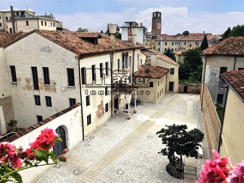 Appartamento in Affitto a Treviso, 3'000&euro;, 151 m²